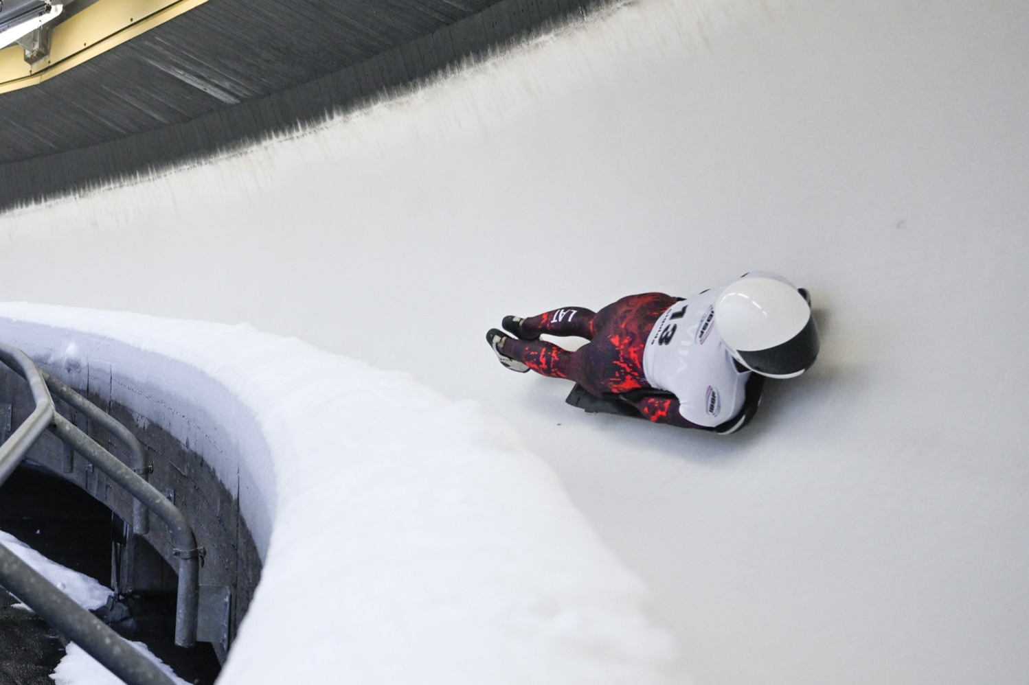 Skeletona sacensības vīriešiem pārtrauc laikapstākļu dēļ, sieviešu sacensības pārceļ stundu vēlāk (papildināts)