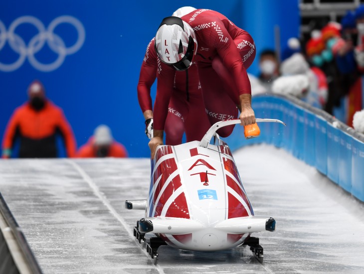Latvija uz olimpiādi ar divām bobsleja komandām un diviem skeletonistiem